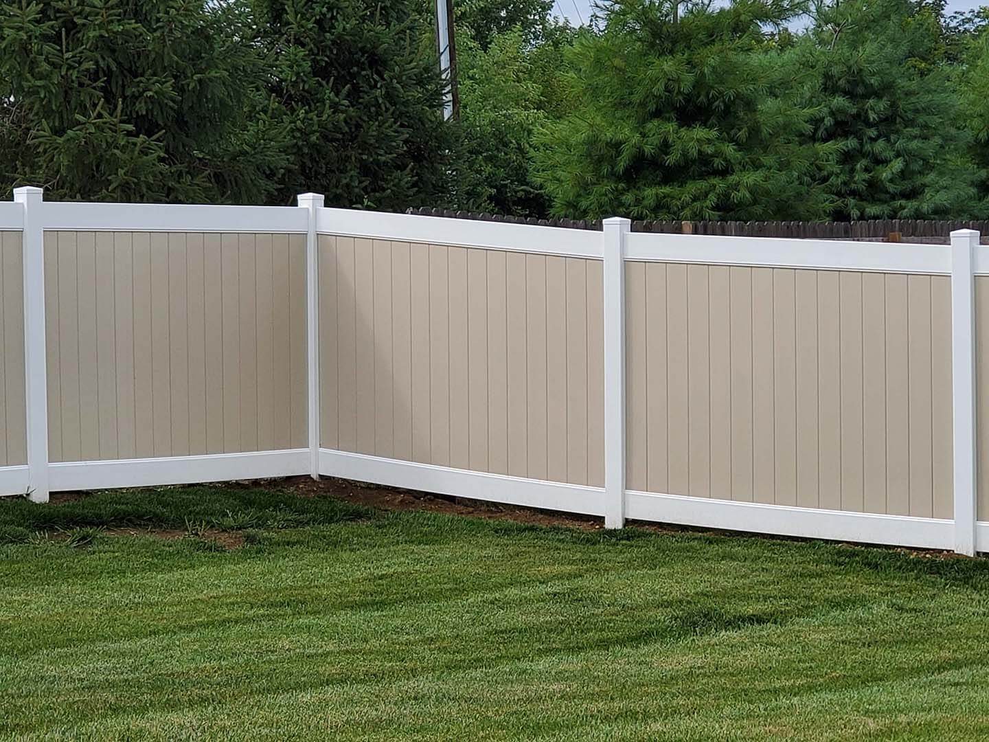 Photo of a Miami Valley Ohio vinyl fence