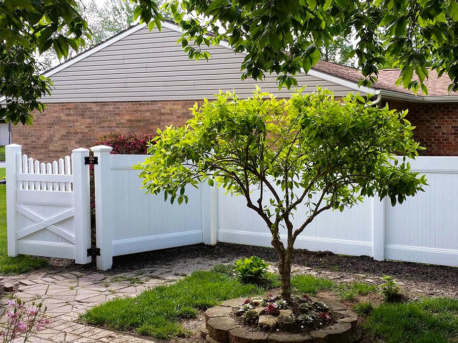 Vinyl Fence Contractor in Dayton Ohio