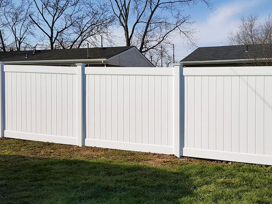 Vinyl privacy fencing in Dayton Ohio