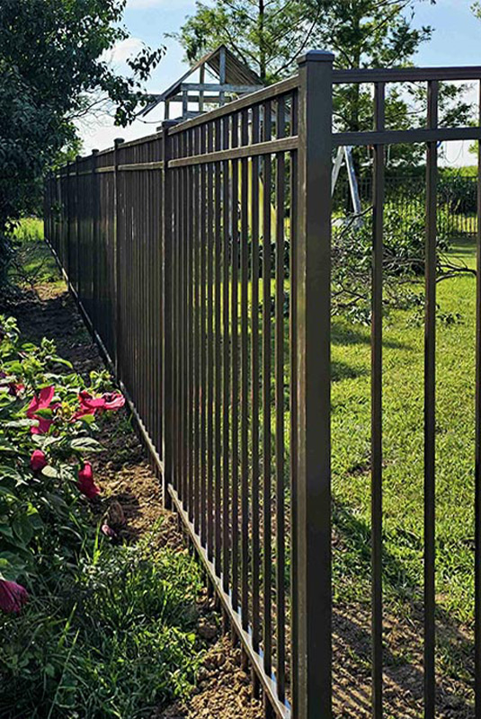 Aluminum fencing installation contractor in Dayton Ohio