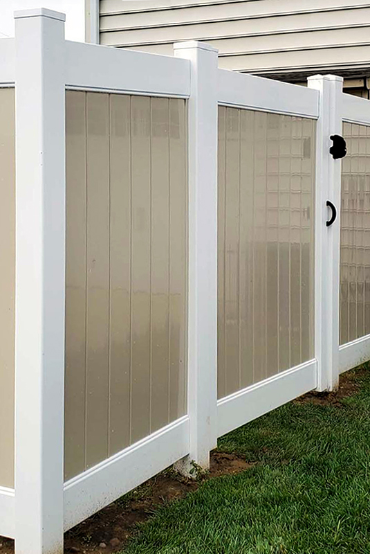 Vinyl fencing installation contractor in Dayton Ohio