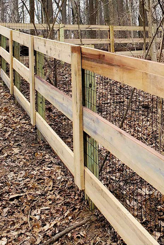 Wood fencing installation contractor in Dayton Ohio